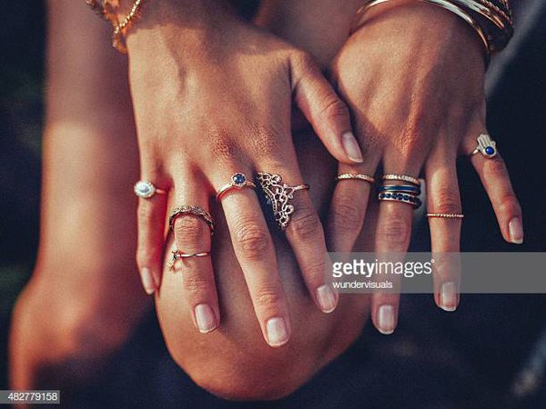 boho-girls-hands-looking-feminine-with-many-rings-picture-id482779158 (612×459)