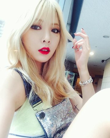 korean girls blonde hair-Hyuna