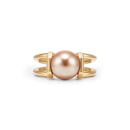 Tiffany HardWear South Sea golden pearl ring in 18k gold. | Tiffany & Co.