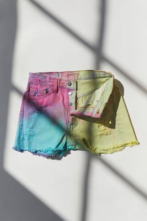 Urban Renewal Recycled Levi’s Tie-Dye Denim Short | Urban Outfitters