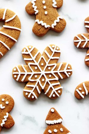 Gingerbread Cookies with Royal Icing | The Kiwi Country Girl