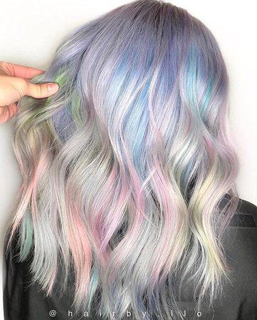 Fantasy Hair – The Holographic Hair Trend