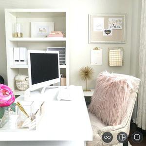 feminine-office-every-female-creative-deserves-a-beautiful-and_modern-office-style-300x300.jpg (300×300)