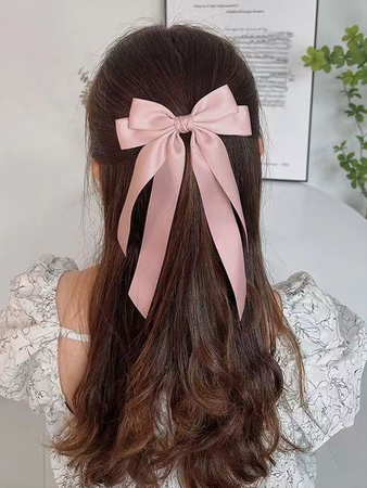 coquette hairstyle pink bow