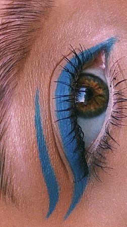 blue eyeliner