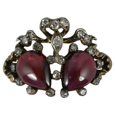 Victorian 15ct Gold Garnet Cabochon and Diamond Double Heart Cluster Ring For Sale at 1stDibs