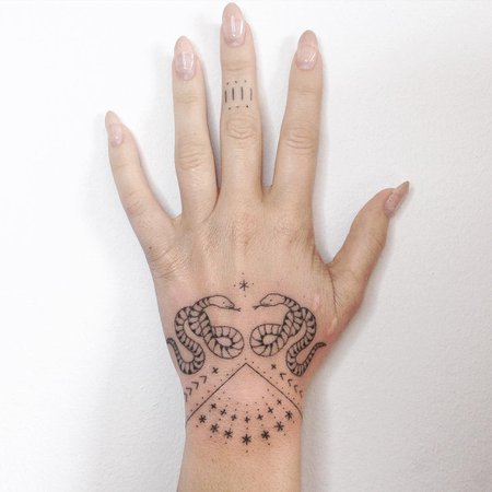 @taticompton on Instagram: “:::#handpoked hand:::”