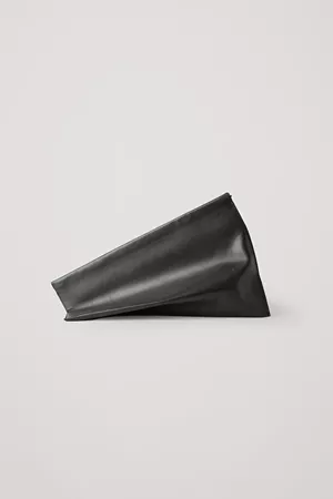 OVERSIZED LEATHER CLUTCH - black - Bags - COS WW