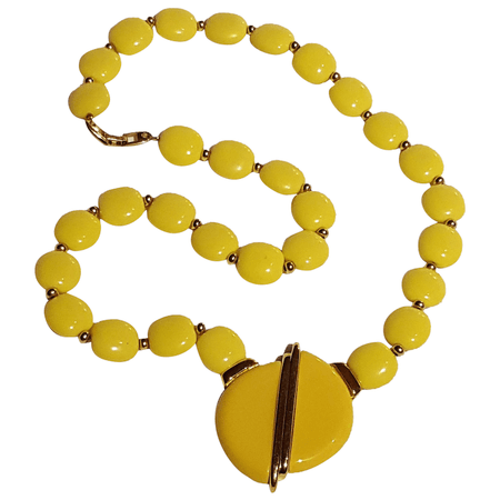Napier Mod yellow lucite bead and pendant necklace : Green-Mannequin | Ruby Lane