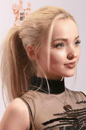 Dove-Cameron-ponytails-with-bangs.png (800×1200)