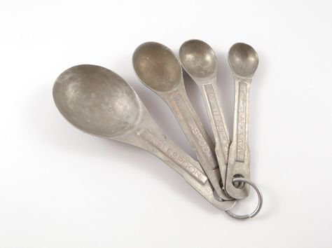 Vintage Measuring Spoon Set Teaspoon Tablespoon 1950s Aluminum Kitchen Utensil Set of 4 by WildPlumTree on Etsy | Spoon set, Kitchen utensil set, Aluminium kitchen
