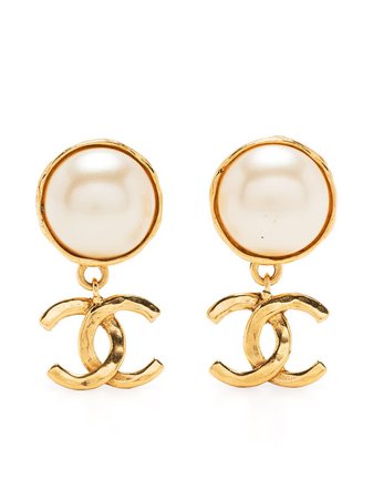 Chanel Pre-Owned 1994 CC pearl-embellished clip-on earrings - FARFETCH