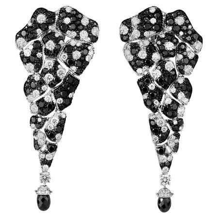 18 Karat White Gold, Black Diamonds and White Diamonds Chandelier Earrings For Sale at 1stDibs