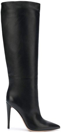 tall pointed boots