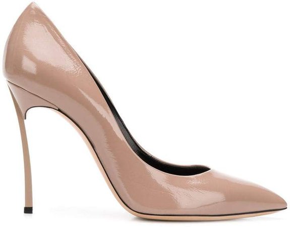 Blade pointed-toe pumps