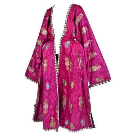 Ceremonial kaftan in gold brocaded damask with two-headed eagles - Uzbekistan For Sale at 1stDibs