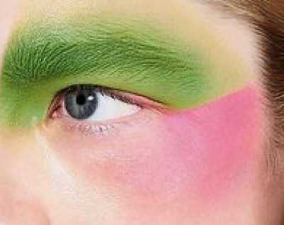 green pink eyeshadow