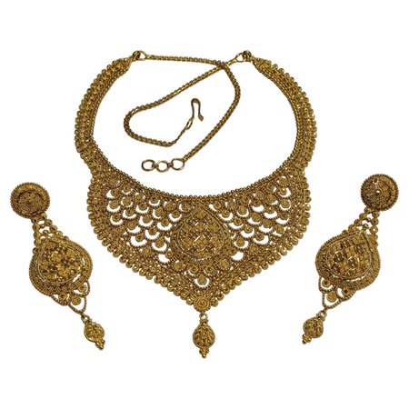 22 Karat Necklace and Earrings Suite For Sale at 1stDibs