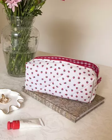 STRAWBERRY GINGHAM BAG Medium Ditsy Quilted Cosmetic Makeup - Etsy