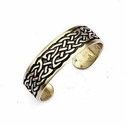 Celtic bracelet with knot motif