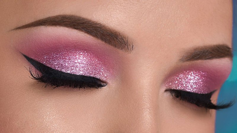 Glitter Pink Smokey Eye Makeup
