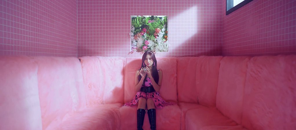 “Magic Spell” MV - Somi Scene