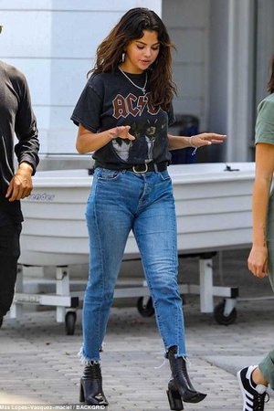 Selena Gomez Style | Star Style - Celebrity fashion