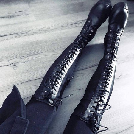 Dark Mirror on Instagram: “Roupas, calçados e acessórios alternativos vc encontra aqui: http://darkmirror.boxloja.com”