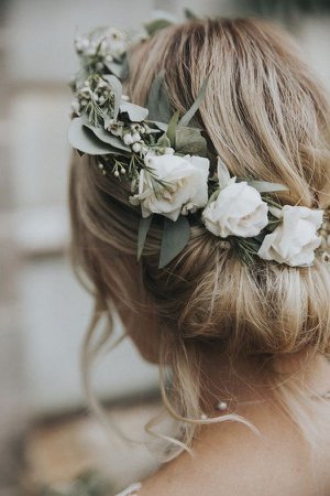 updo-wedding-hairstyle-with-white-and-greenery-floral-crown.jpg (600×900)