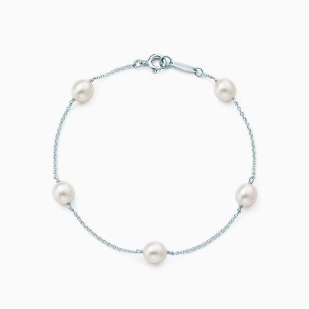 Elsa Peretti® Pearls by the Yard™ bracelet in 18k gold. | Tiffany & Co.