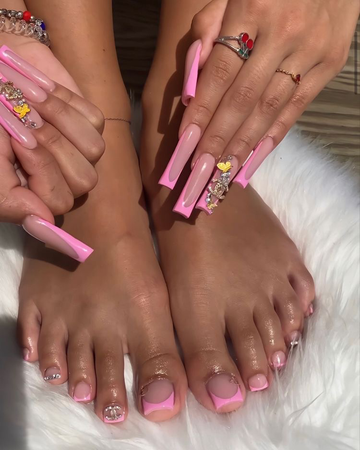 Matching nails and toes