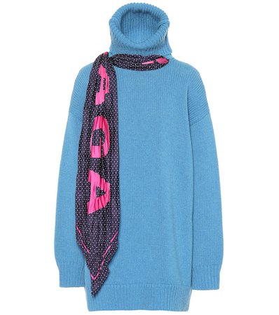Wool sweater with scarf