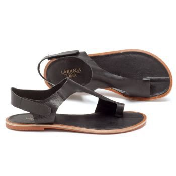 Rasteira Flat Preta em couro 136016 | Laranja Lima Shoes
