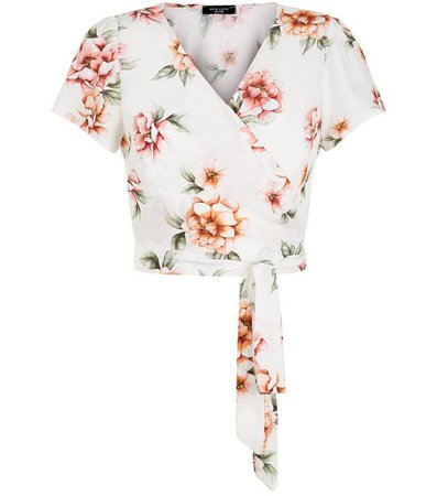 Résultats Google Recherche d'images correspondant à https://media3.newlookassets.com/i/newlook/379068419/womens/clothing/tops/petite-white-floral-print-wrap-front-tie-side-crop-top-.jpg?strip=true&qlt=80&w=720