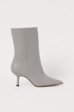 Pointed Boots - Gray