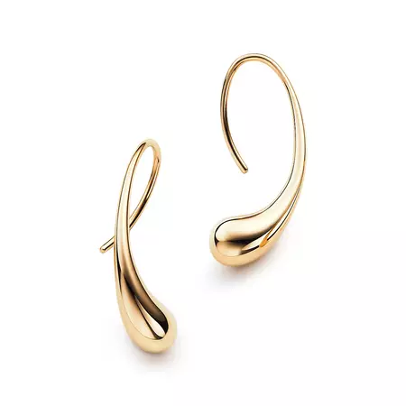 Elsa Peretti® Teardrop hoop earrings in 18k gold. | Tiffany & Co.