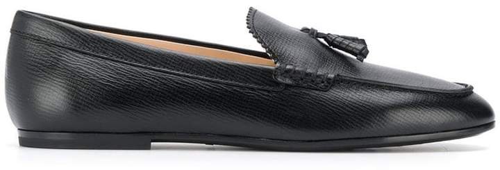 round toe loafers