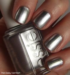 8ad24c850f7e15ca7dabe65f81620f8e--metallic-nails-silver-nails.jpg (236×252)