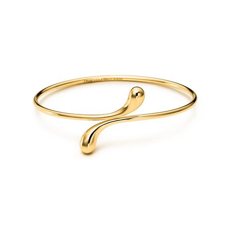 Elsa Peretti Elongated Teardrop bangle bracelet in 18k gold, small