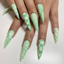 green nails euphoria