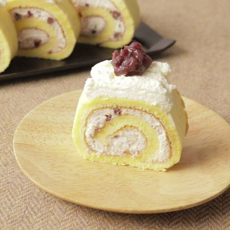 rolls cake cream whipper red bean