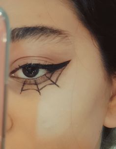 spiderweb eyeliner