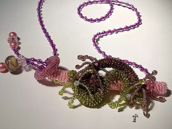 Artisan necklace: Together | Avatar