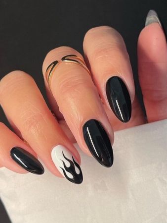 45+ Cute Black and White Nails for a Perfect Korean Style | Kbeauty Addiction