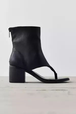 Azalea Wang Grayson Chunky Heeled Sandal | Urban Outfitters