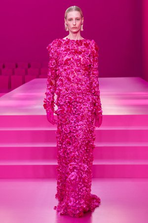 Valentino Fall 2022 Ready-to-Wear Fashion Show | Vogue
