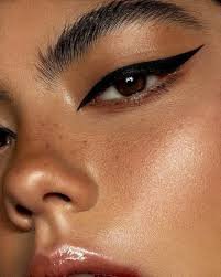 graphic eyeliner natural - Google Search