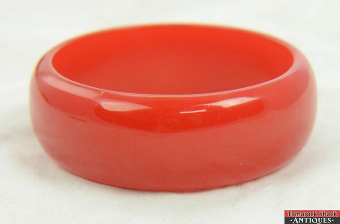 Thick-Chunky-Vintage-Bright-Cherry-Red-Catalin-Bakelite-Bangle-Cuff-Bracelet-291439512227-4.jpg (1280×842)
