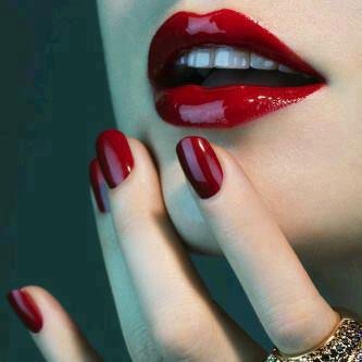 red nails and lips