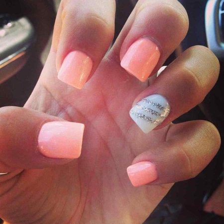 peach/white nails